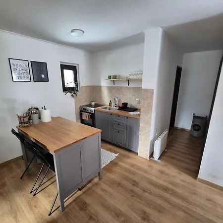 Mountain Nook Apartman *